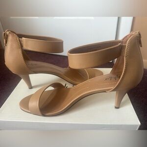 NWOT Women's Paycee Two-Piece Dress Sandals; 9.5M